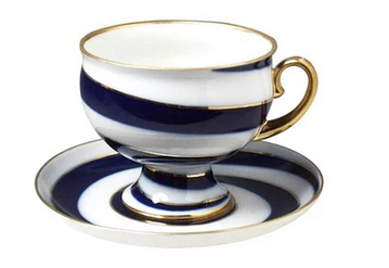 Tasse bleue et blanche